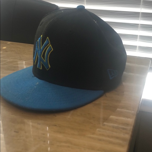 SnapBack NY Yankees hat - Picture 3 of 3